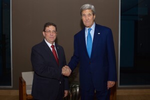 US Secretary John Kerry meets Cuban Foreign Minister Bruno Rodriguez in Panama City